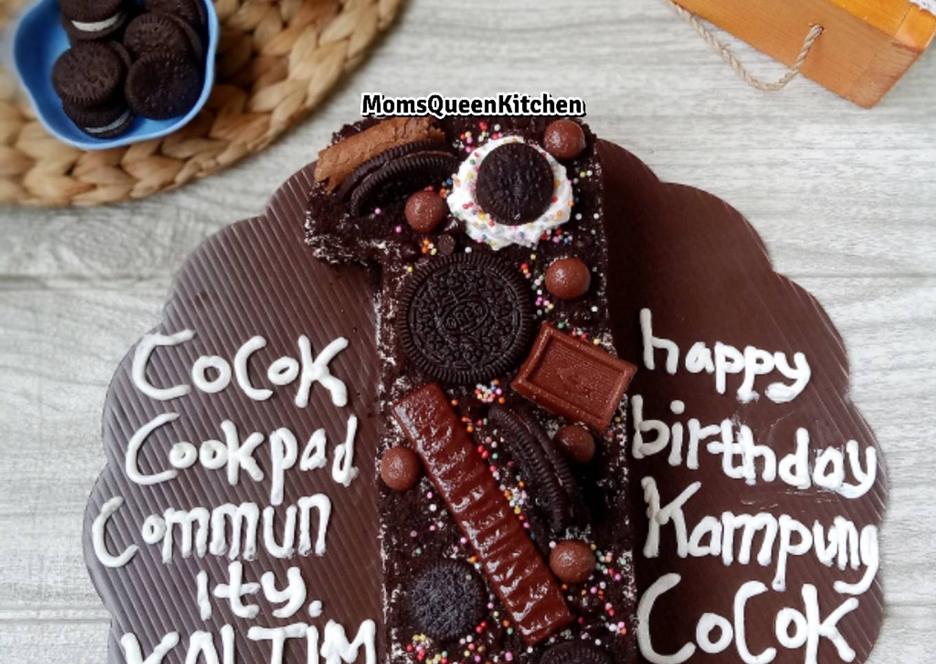 Oreo cookie cream number cake
