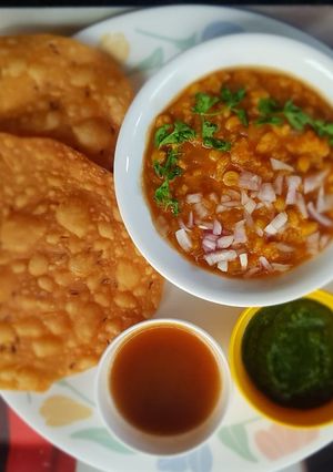 A picture of Dal Pakwan.