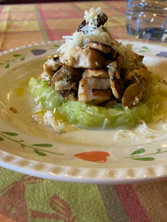 Una foto de Espaguetis de calabacín con pechuga de pollo