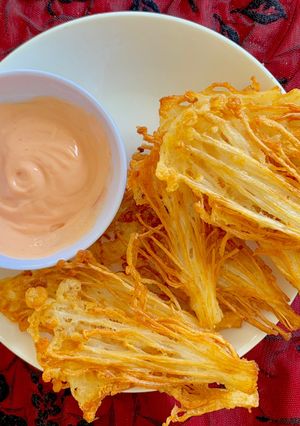 Hình của món Nấm kim châm chiên giòn.