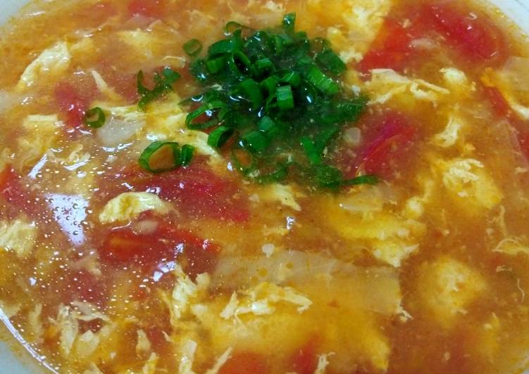 Langkah Mudah untuk Membuat 10 minute Tomato Egg Drop Soup, Lezat