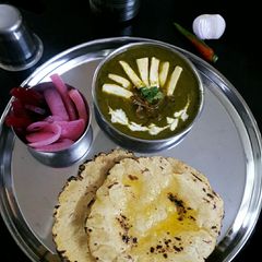 Makki ki Roti with Palak Paneer A picture of Makki ki Roti with Palak Paneer.
