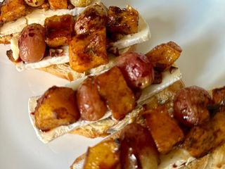 Roasted Grape and Butternut Squash
Bruschetta with Camembert Cheese