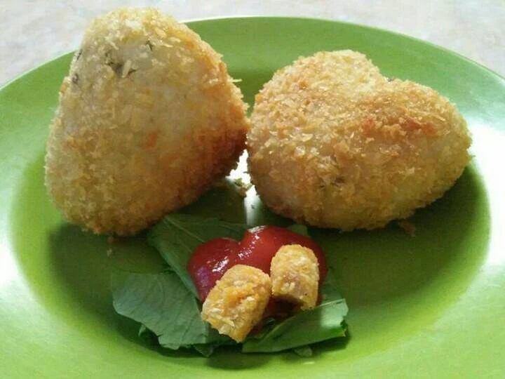 Langkah Mudah untuk Menyiapkan Resep  Rice Ball (Nasi Kepal) - Onigiri goreng yang Menggugah Selera, Sempurna