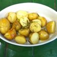 Papitas horneadas con romero y salvia
