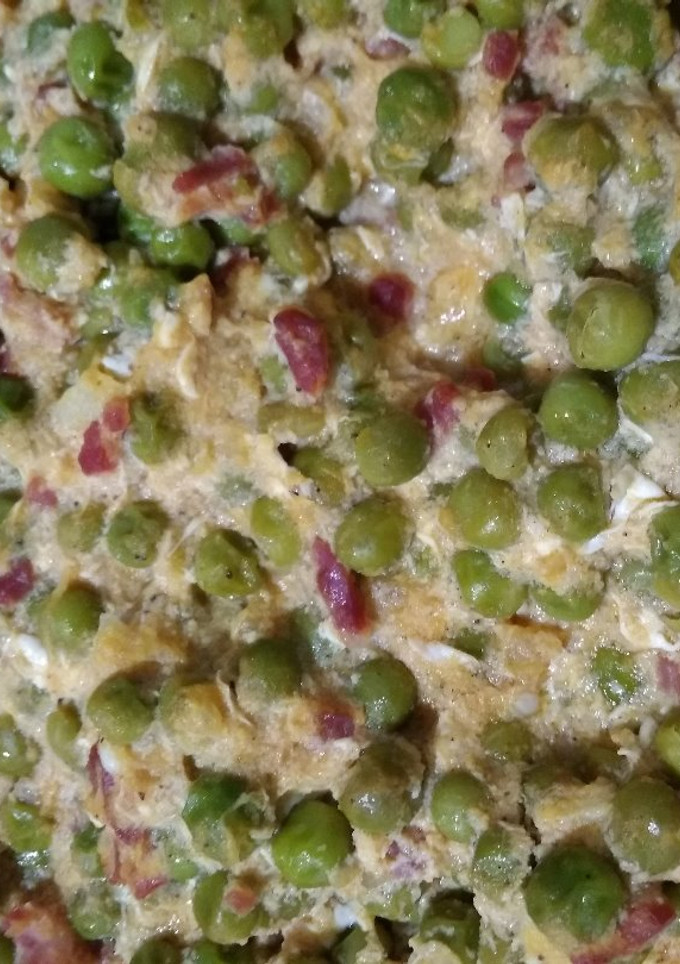 Una foto de Guisantes con jamón y huevo con thermomix