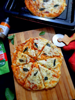 இத்தாலியன் பீட்சா (Italian pizza recipe in Tamil) செய்முறை முக்கிய புகைப்படம்