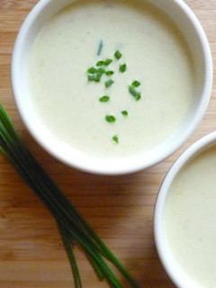 Una foto de Vichyssoise (crema fría de puerros)