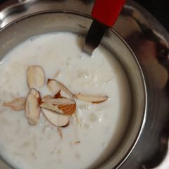 A picture of Rice kheer.