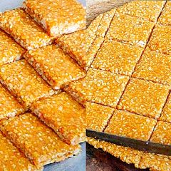 A picture of 3 ingredients til peanut chikki in 15 minutes.