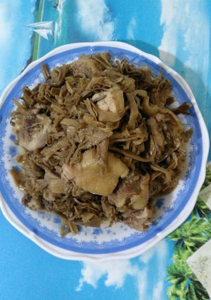 Hình của món Măng chua khô xào thịt gà.