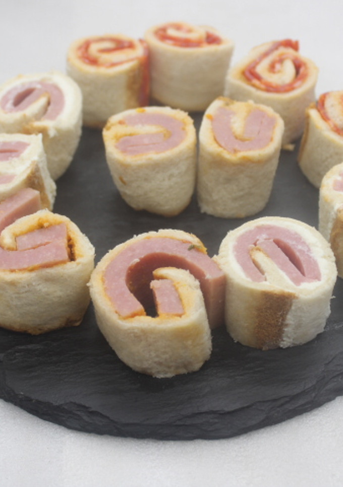Foto principal de Canapés de pan de molde