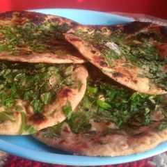 A picture of Spinach naan.