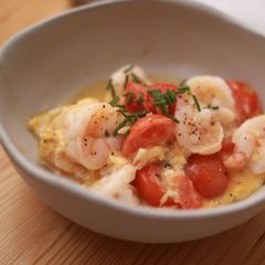 Light prawns tomatoes omelette A picture of Light prawns tomatoes omelette.