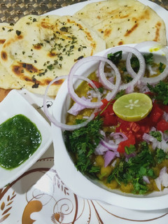 A picture of Matar kulcha.