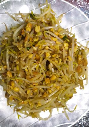 હેલ્ધી બીન્સ સપ્રાઉટ (Healthy Beans Sprouts Recipe In Gujarati) રેસીપી મુખ્ય ફોટો