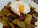 Judias verdes con chorizo y huevo