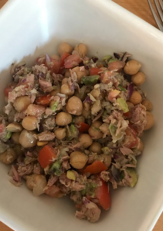 Una foto de Ensalada de garbanzos