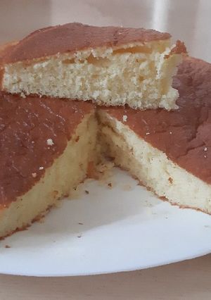 Una foto de Bizcocho de yogur y naranja (suave y esponjoso)