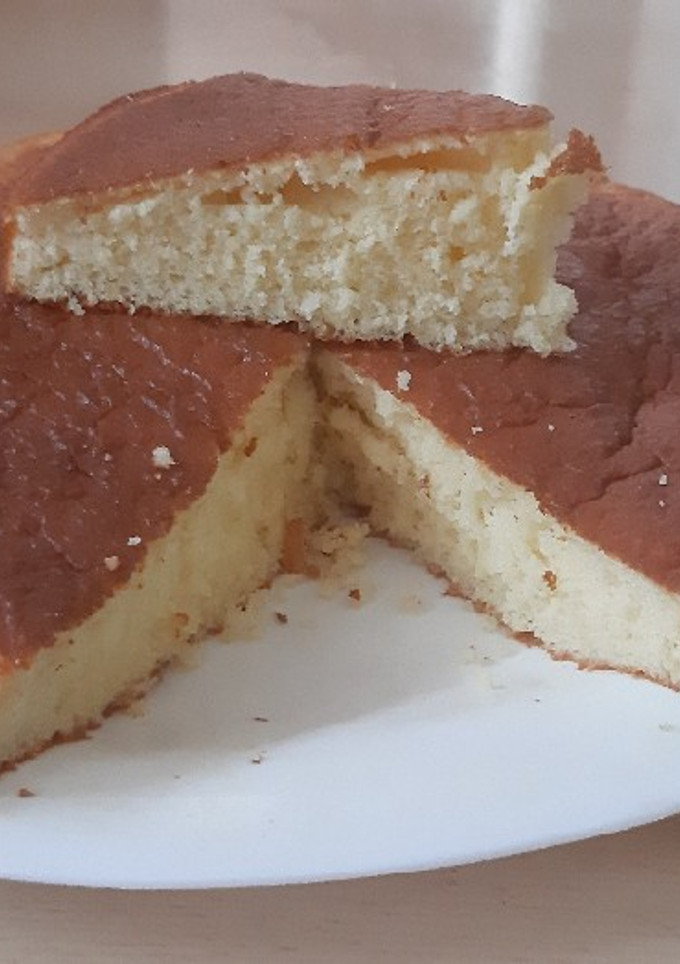 Una foto de Bizcocho de yogur y naranja (suave y esponjoso)
