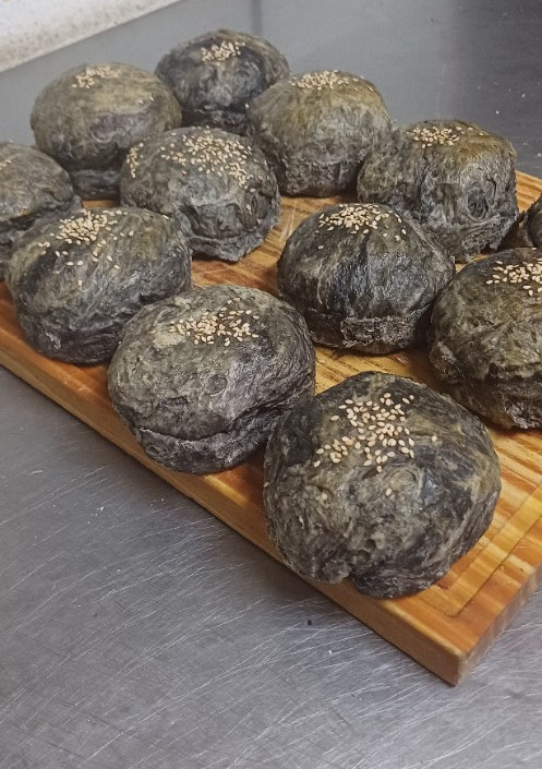 Una foto de Panes negro para hamburguesas 🍔