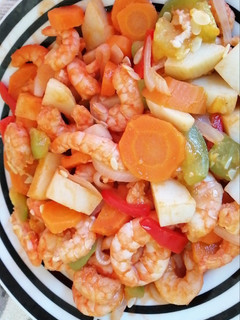 Una foto de Camarones con verduras