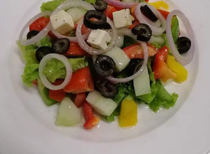 A picture of Greek salad.