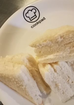 A picture of Chicken spread sandwich.