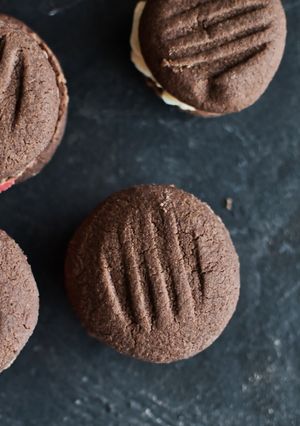 A picture of Chocolate Melting Moments.