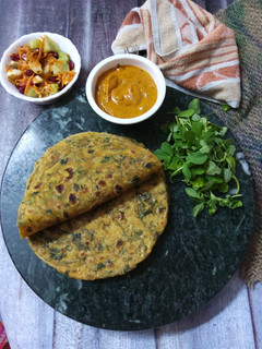 मेथी के पराठे (methi ke parathe recipe in Hindi) रेसिपी मुख्य फोटो