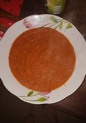 Una foto de Sopa de tomates súper simple