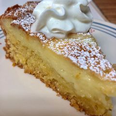 A picture of Ooey Gooey Butter Cake.