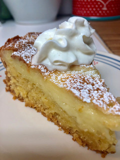 A picture of Ooey Gooey Butter Cake.