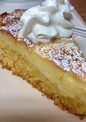 A picture of Ooey Gooey Butter Cake.
