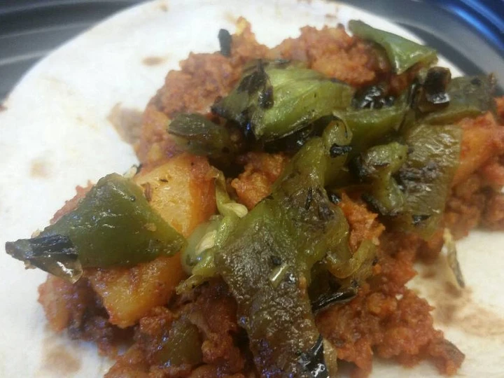 Simple Way Make Recipe Chorizo & Potato Tacos w/ Grilled Peppers that is Delicious, Addictive}