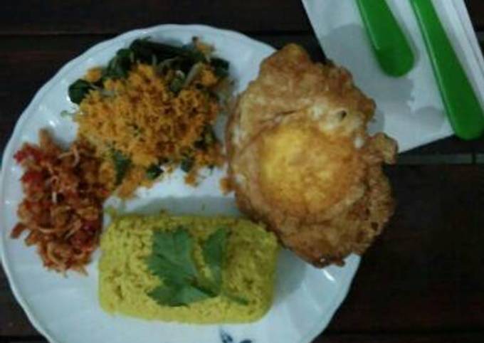 Bagaimana Menyiapkan Nasi kuning Anti Gagal