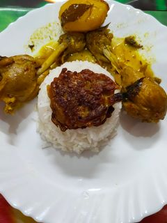 আলু দিয়ে চিকেন এর পাতলা ঝোল(chiken patla jhol recipe in Bengali) রেসিপির প্রধান ছবি