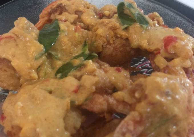 Creamy shrimp salted egg (udang goreng telur asin)