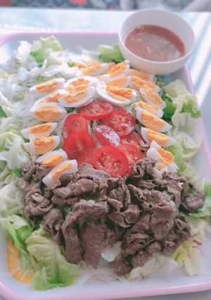 Hình của món Salad bò trứng & sốt cà chua.