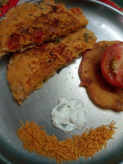 बासी ठंडी रोटी का रोटी पराठा (roti paratha recipe in hindi) रेसिपी मुख्य फोटो