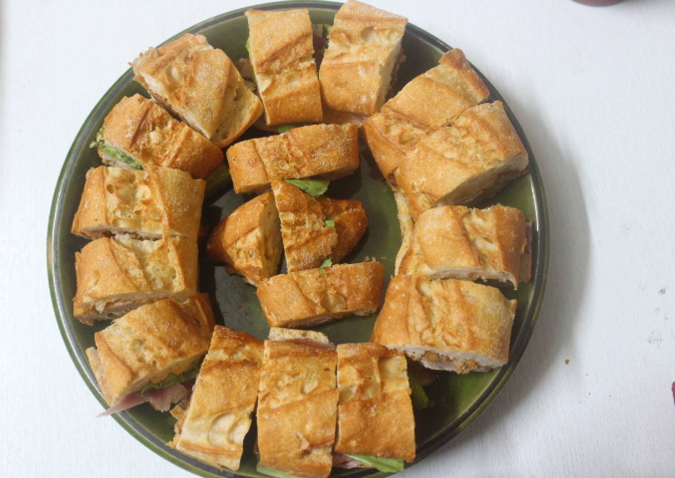 Mini bocadillos de sobras de pollo y jamón asado