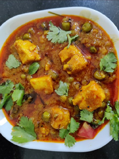 પનીર વટાણા નું શાક (Paneer Vatana Shak Recipe In Gujarati) રેસીપી મુખ્ય ફોટો