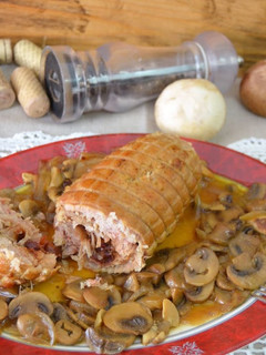 Una foto de Rollo de lomo de cerdo relleno con champiñones (Crock pot)
