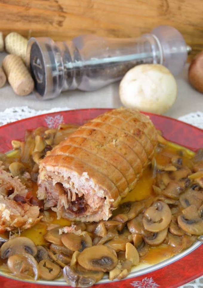 Una foto de Rollo de lomo de cerdo relleno con champiñones (Crock pot)