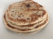 Una foto de leche de almendras y harina de arroz