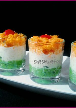 A picture of Tricolor layered dessert.
