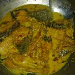 A picture of Ikan bawal bumbu kuning.