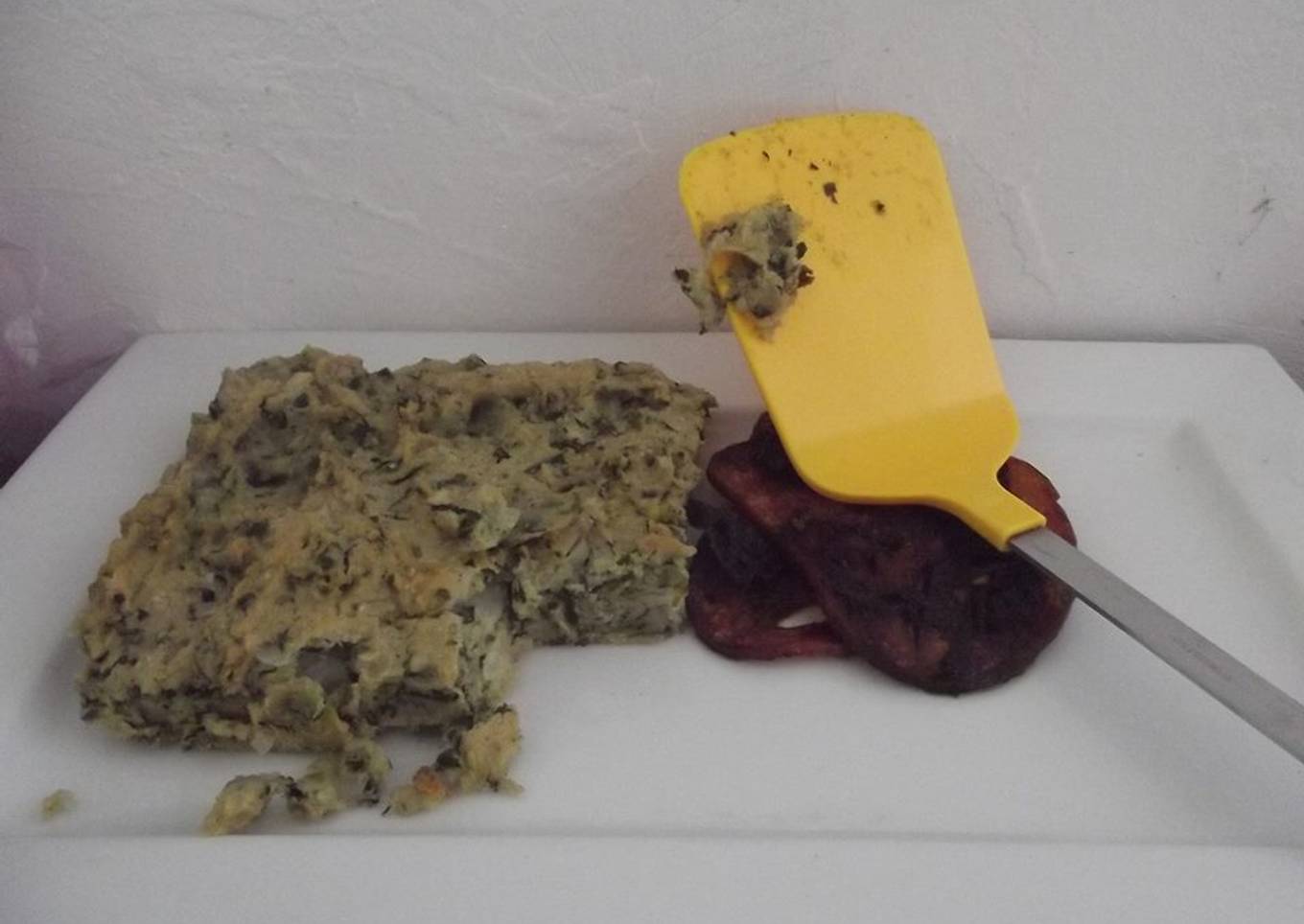 Tamal de quelites y betabel frito