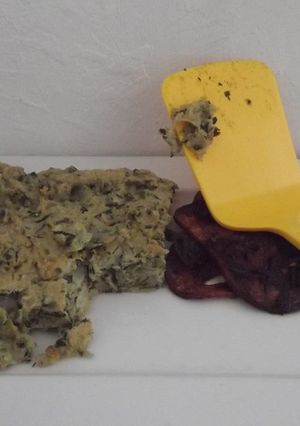 Una foto de Tamal de quelites y betabel frito