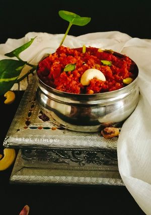 ગાજર નો હલવો (Gajar Halwa Recipe In Gujarati) રેસીપી મુખ્ય ફોટો